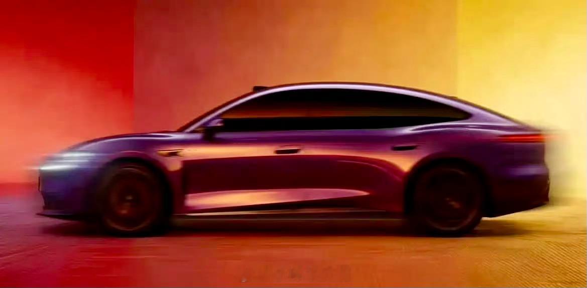 网络上曝光了一组MG全新轿车的路试谍照。据悉，新车内部代号或为MG07，它并非现