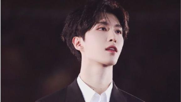 你知道吗？范丞丞在一次轻松的分享中自曝体重63公斤，这一数字瞬间引发了粉丝们的热