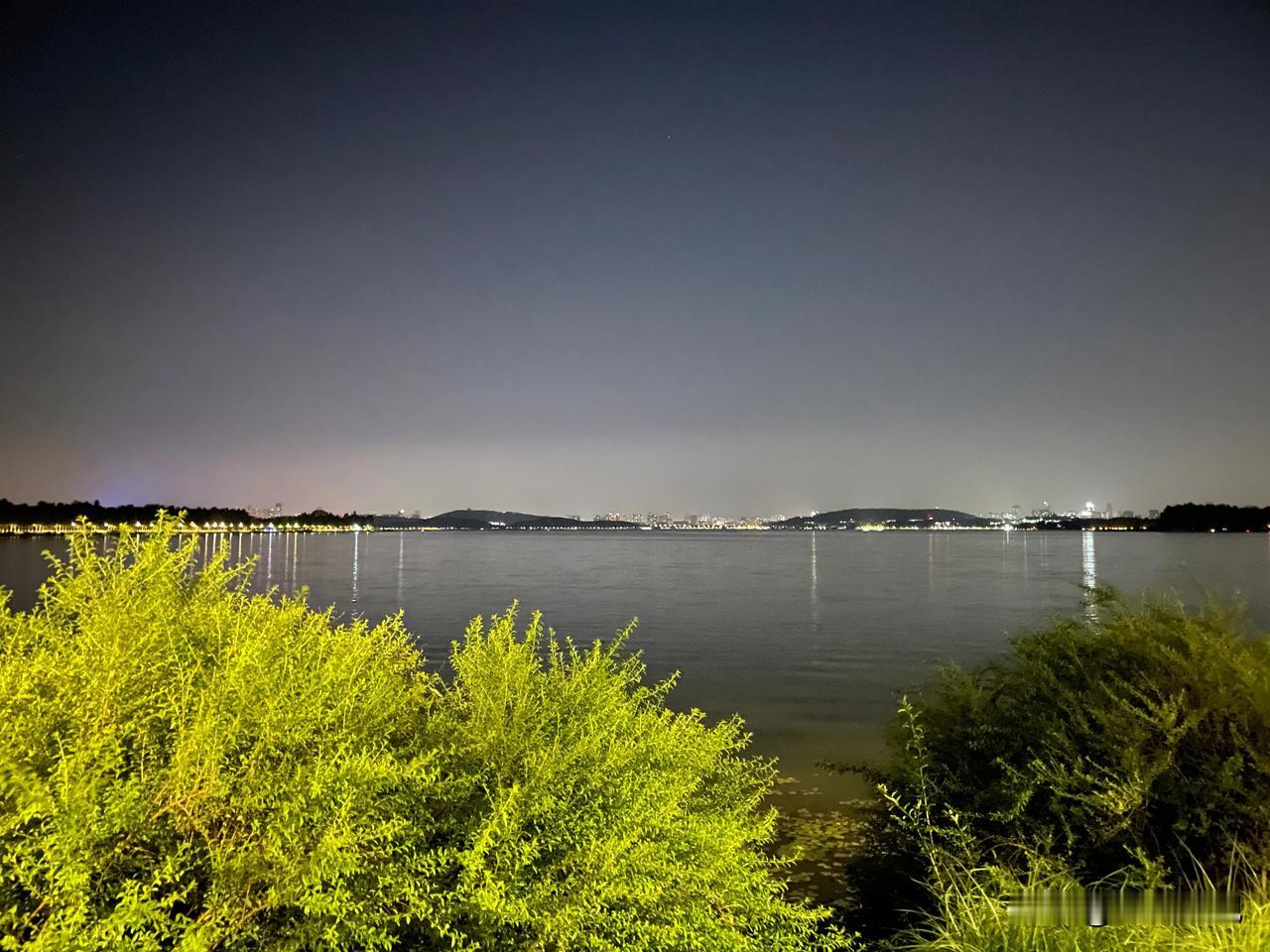 如果你住华侨城，你就可以步行到东湖
        我们很多改善的老板，目标就是