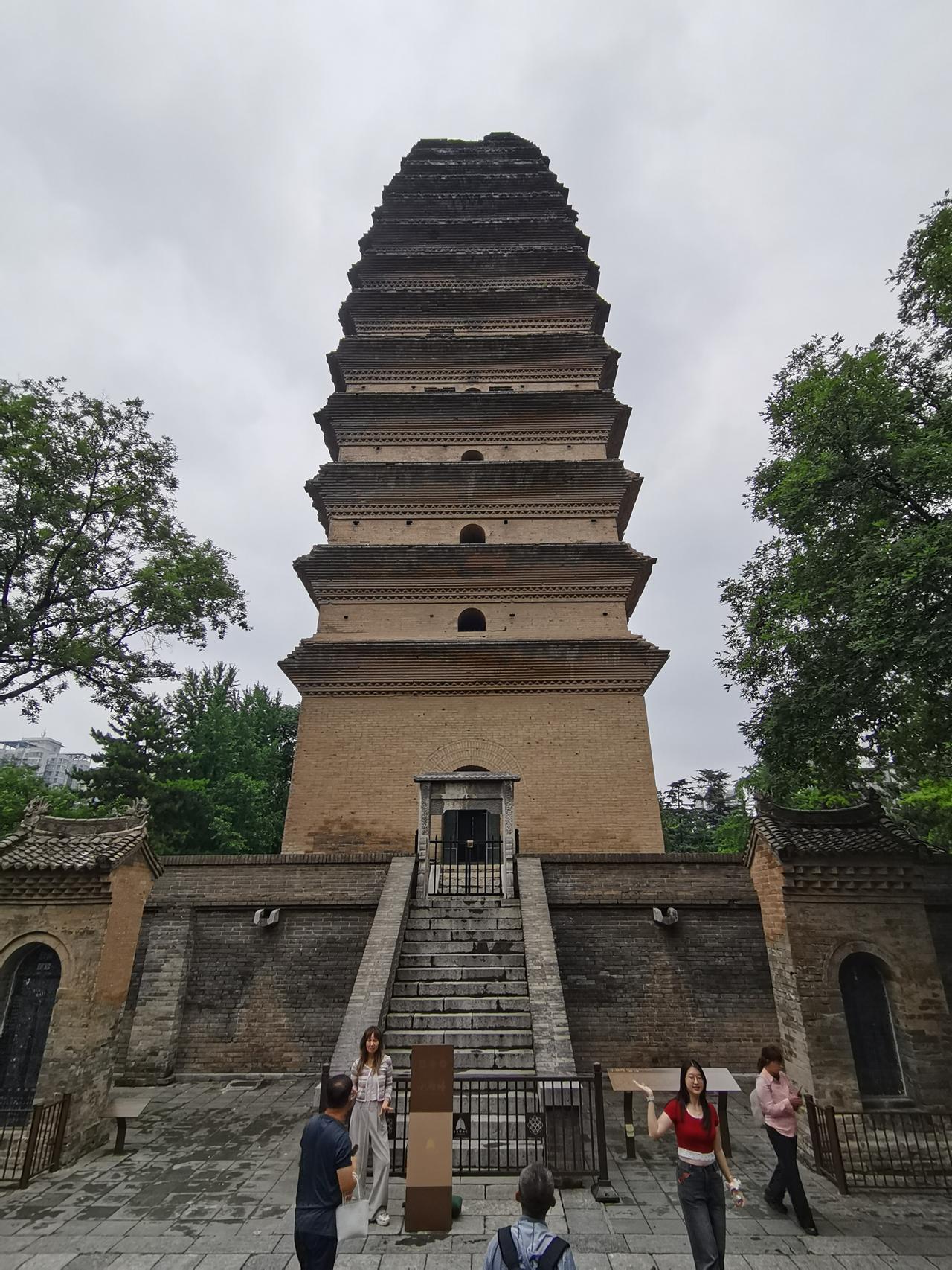 最顶级的人生思维，太土了！

一、坚强的活着，还得活的好，才是贯穿整个人生的原则