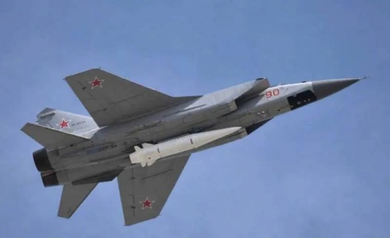 乌克兰空军发言人尤里·伊格纳特谈到了俄罗斯军队用四枚X-47匕首导弹对乌克兰飞行