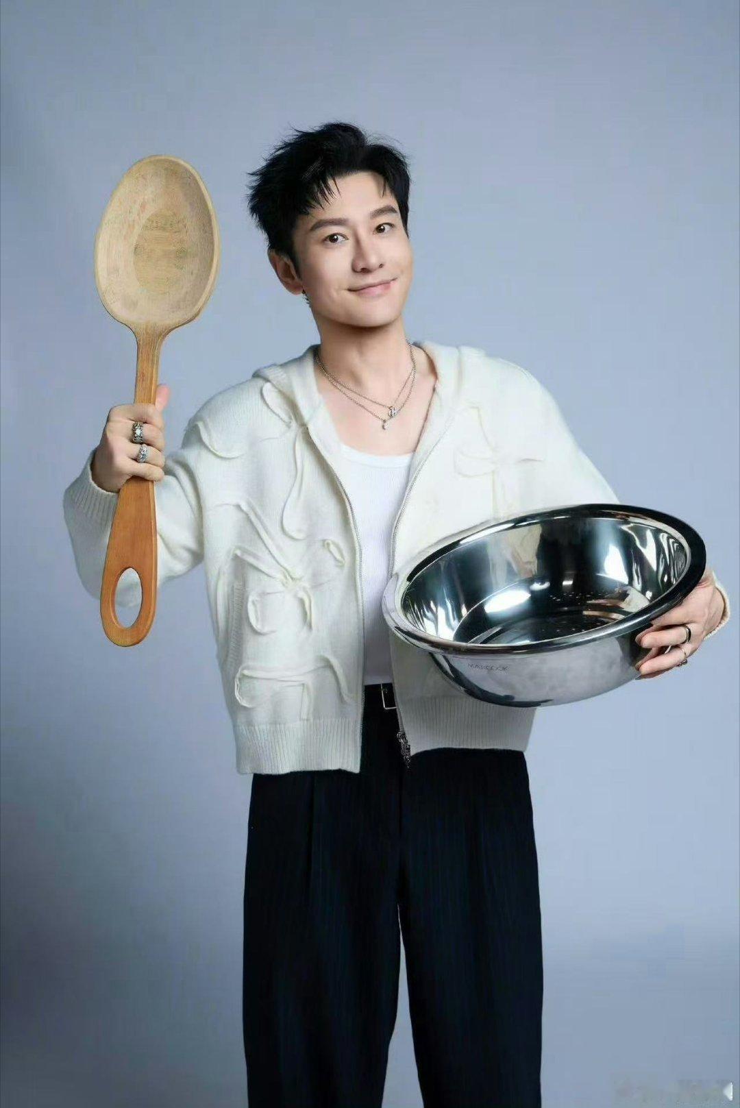 黄晓明最适合我的节目不是中餐厅看黄晓明在家乡美食大赛里埋头苦吃的样子，就知道他终