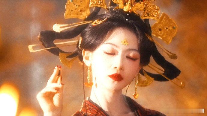吴谨言新剧杀青发文看完吴谨言的杀青小作文，能感受到她是真正沉浸式走进角色内心，字