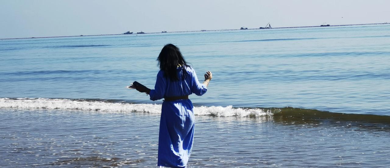 #分享一张你拍下的海的照片#踏浪