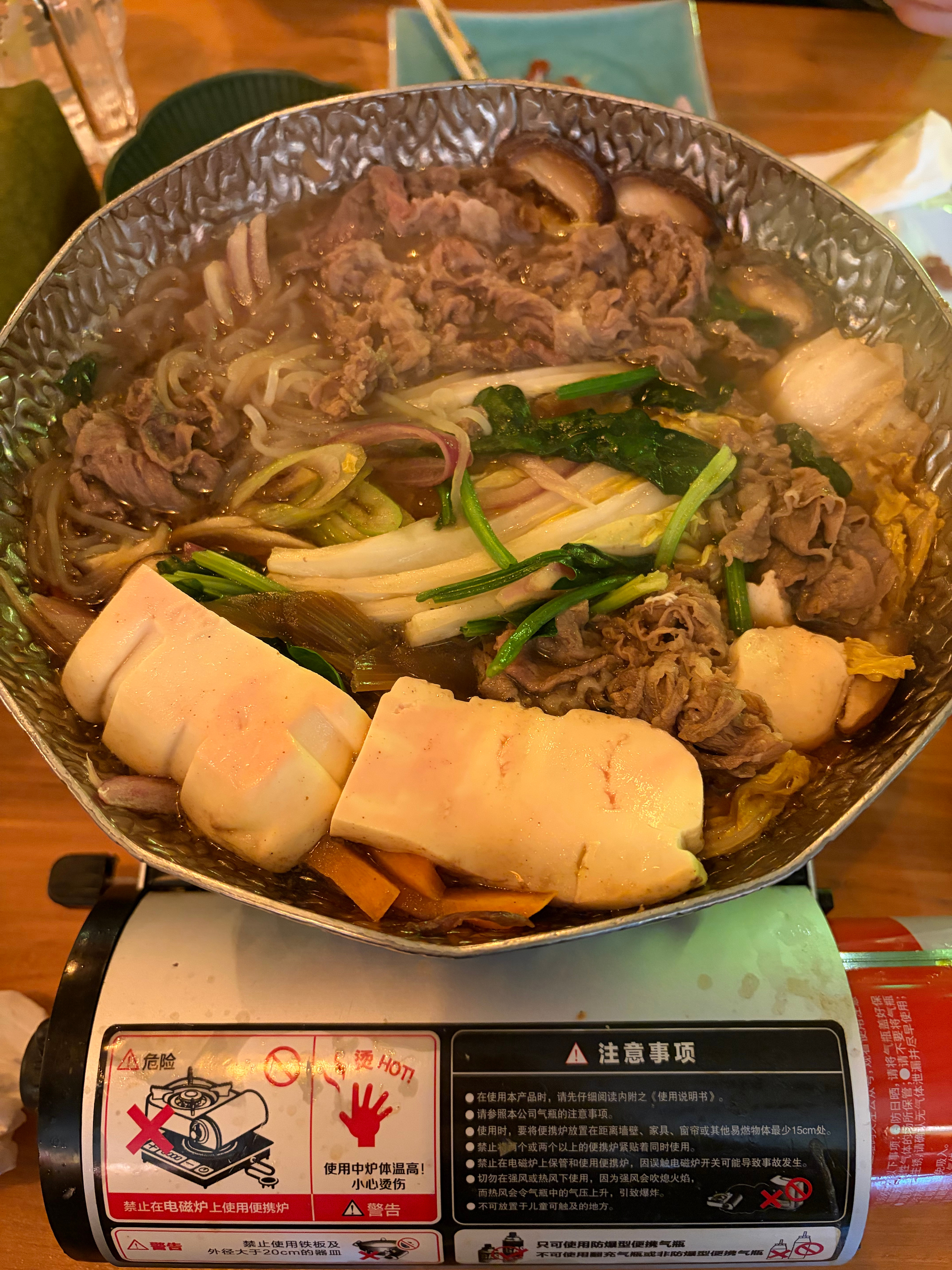 毛坯的人生，精装的朋友圈。小虫说今天不做晚饭了，出去吃，谁知吃饭前吵了一架。小孩