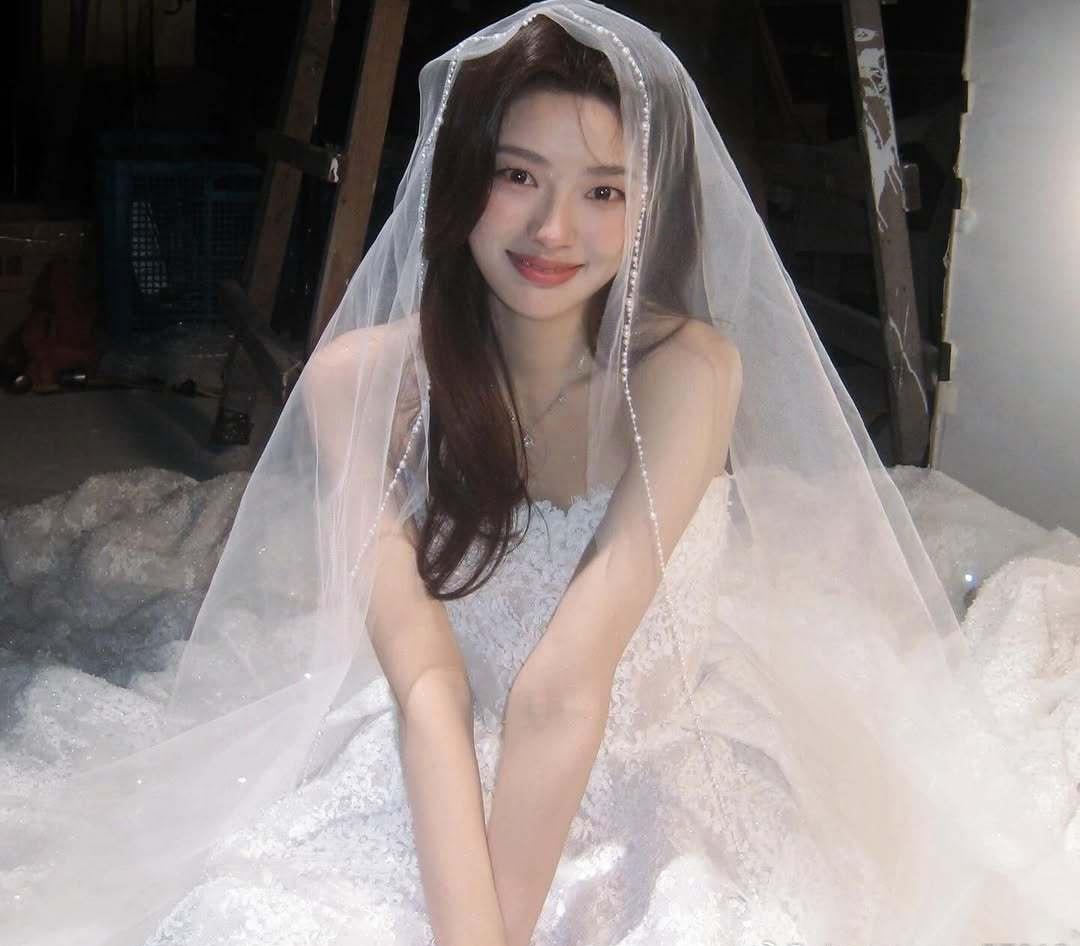 剧集明川有知夏超话徐若晗明川有知夏徐若晗温夏 
穿婚紗的若晗，真的很美，温醫生，