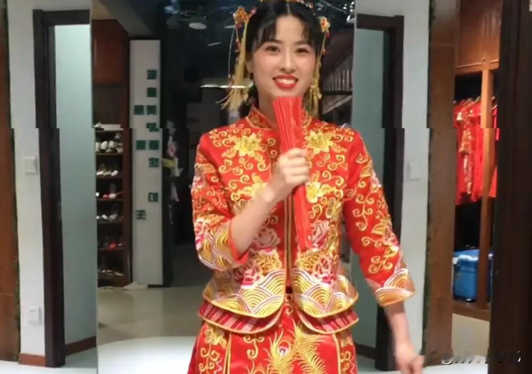 真的，一个男人爱你的方式，就是给你花钱。前两天收到顺丰小哥送来的唯品会粉色快递，