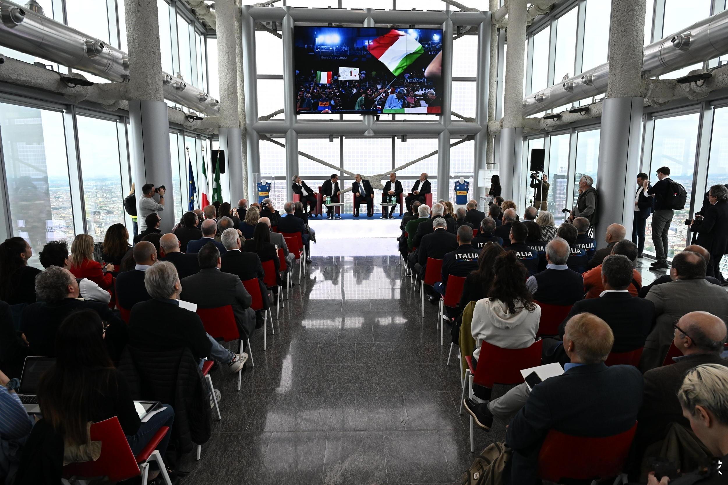 【意大利男女排28日举行新闻发布会】国际排坛动态 意大利排协宣布，将于4月28日