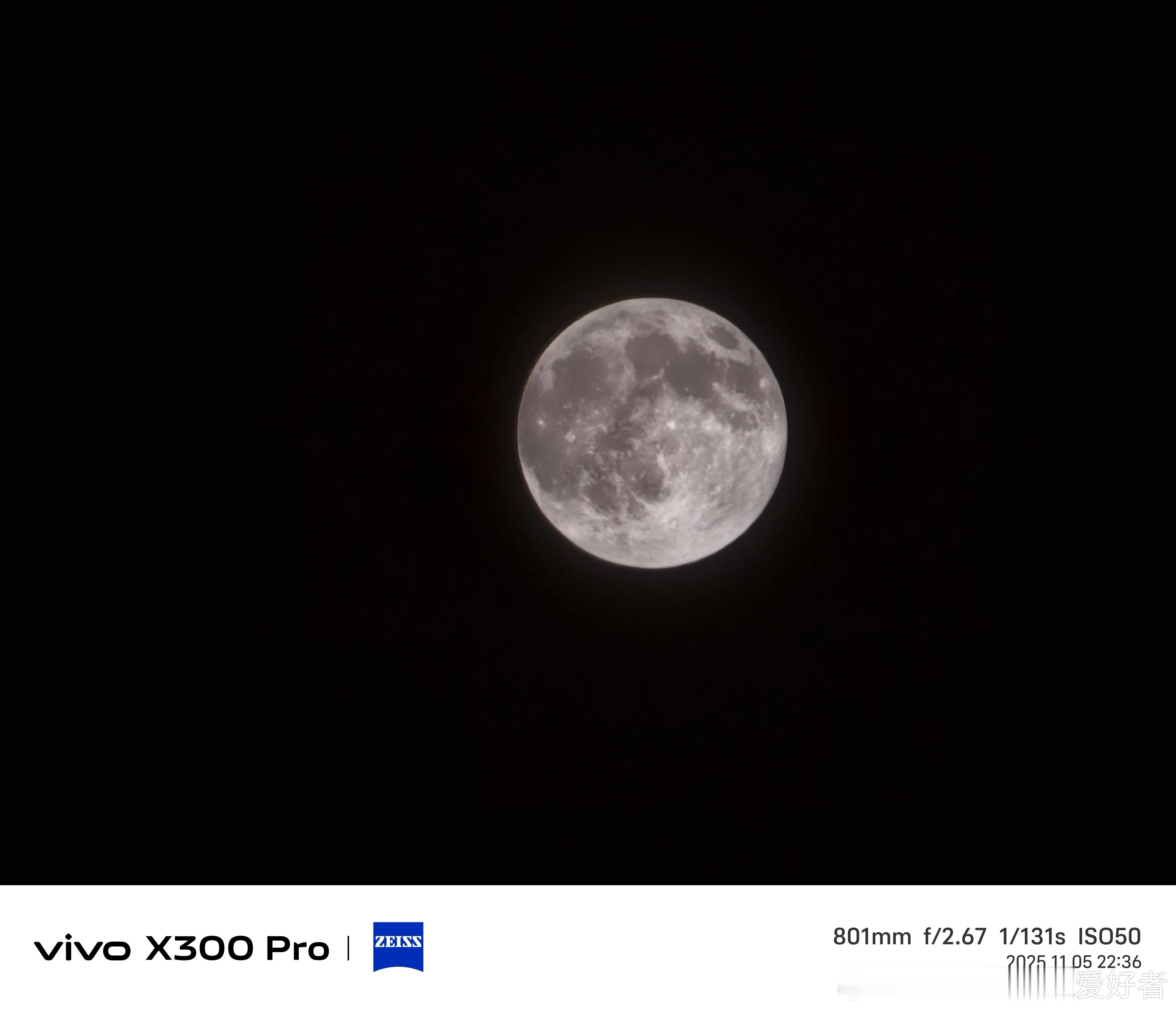 超级月亮高清大图来了最近这几天外面月亮很大，刚出去拍了一组，自动触发超级月亮模式