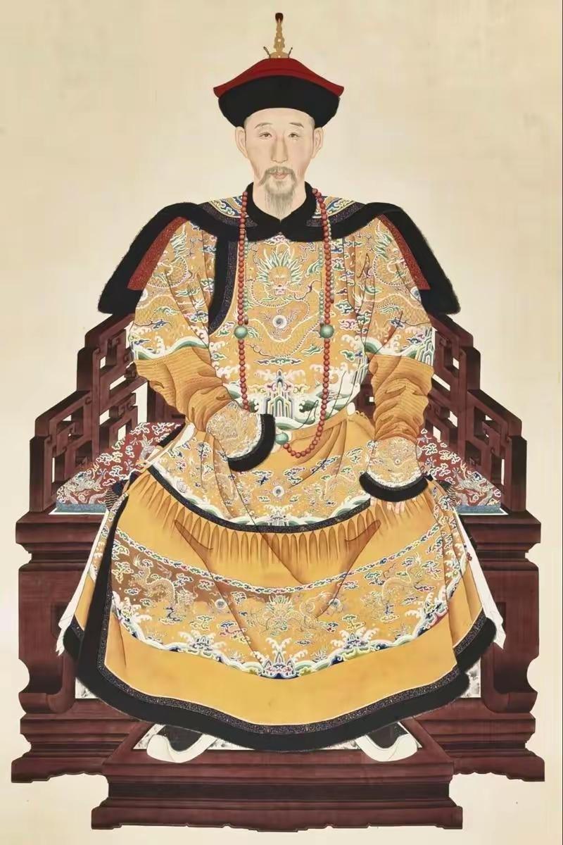 康熙临终前，把四阿哥胤禛叫到床前，递给他一封密诏，沉声道：“我死后，你登基第一件