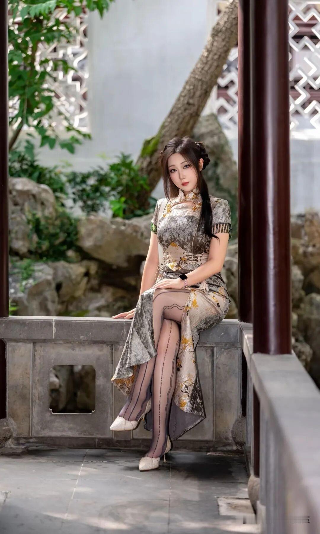 女士们如何穿出优雅范? 古风少女，典雅旗袍，韵味十足