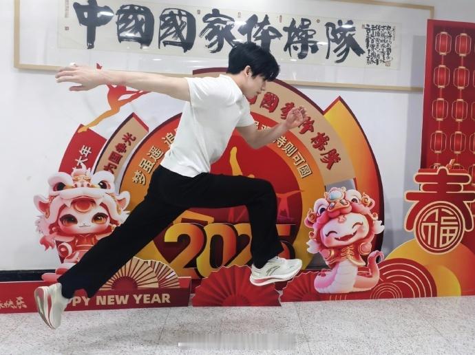 张博恒祝冬奥健儿新春快乐 张博恒更新社媒：消失的这段时间，是在默默翻腾。想念大家