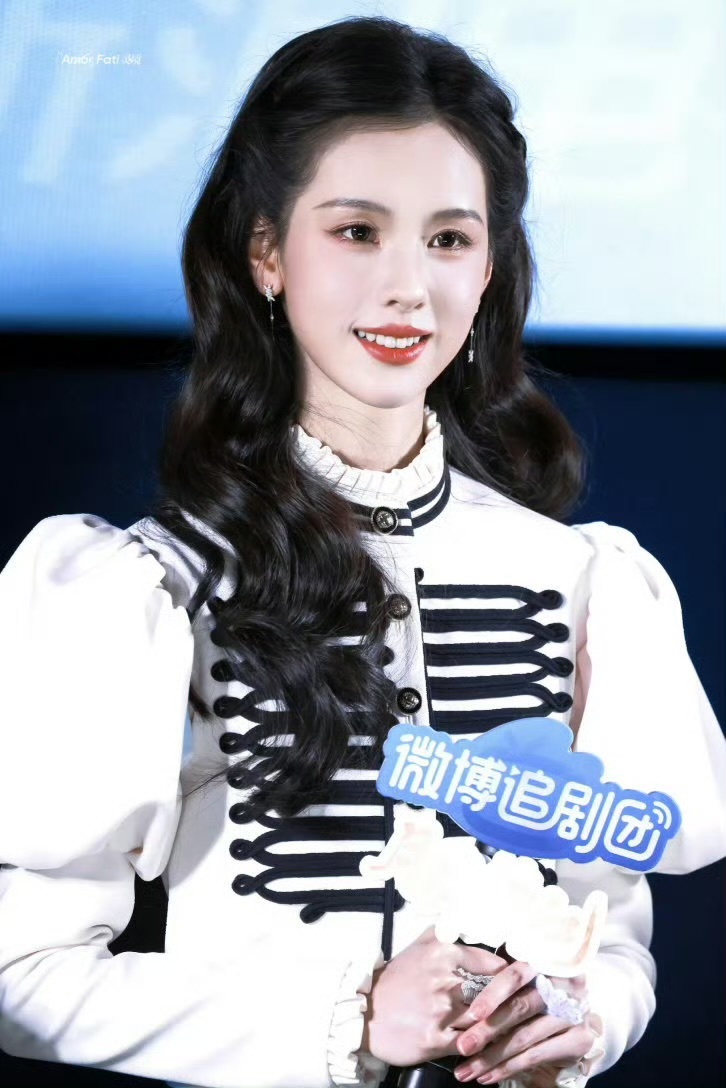 陈都灵把梦女粉养的很好陈都灵斩男也斩女 把梦女粉宠上天，路透里全程微笑挥手，认真