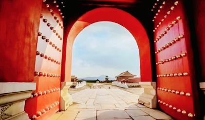 再短一寸！”1420年，紫禁城即将完工，作门槛的木材被木匠锯短了一寸，由于无法更