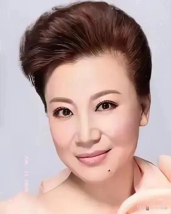 小香玉，没去。
陈小香走时，80岁。追悼会现场，来了不少学生和老戏迷，却始终没见