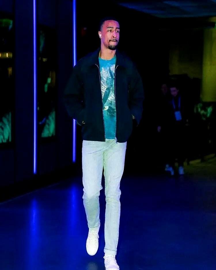 摧毁顶级内线的，往往是两次失控的落地。
 
1月头部左侧着地，撕裂伤伴随颈部酸痛