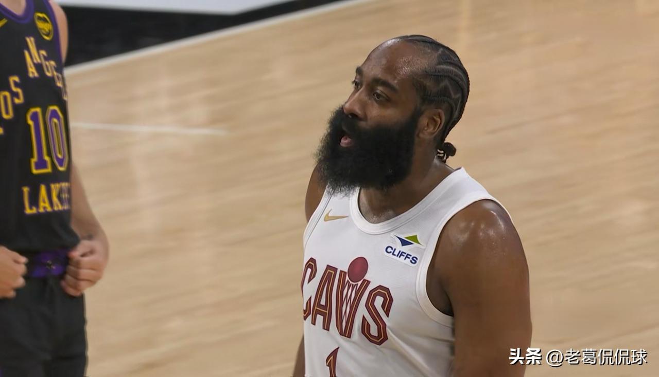 ESPN真是太高看骑士巨星哈登的带队能力了！明天骑士将会在客场挑战勇士，值得一提