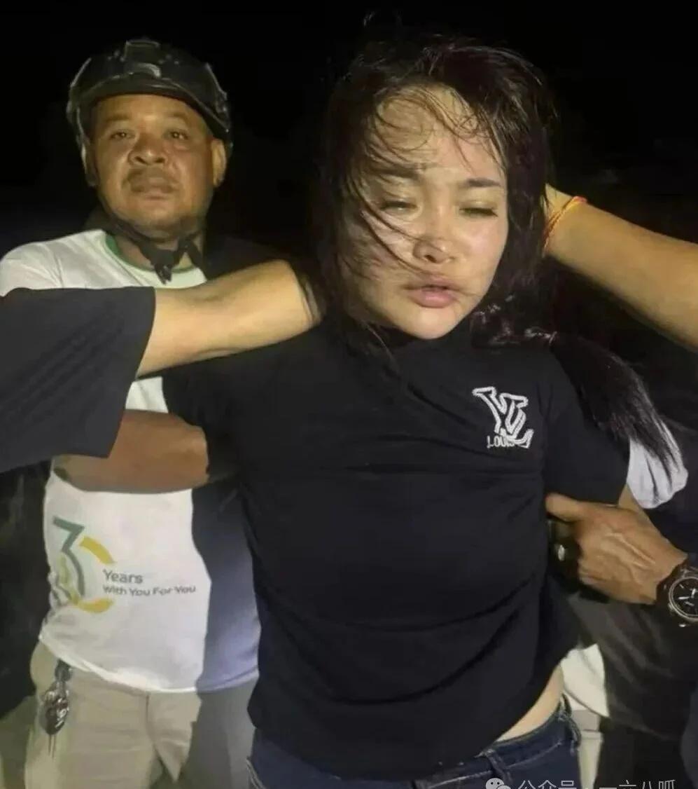 从柬埔寨劫救男友的烈女，想到了宋小女
这两天，柬埔寨法院门口那段女友一人递枪解救