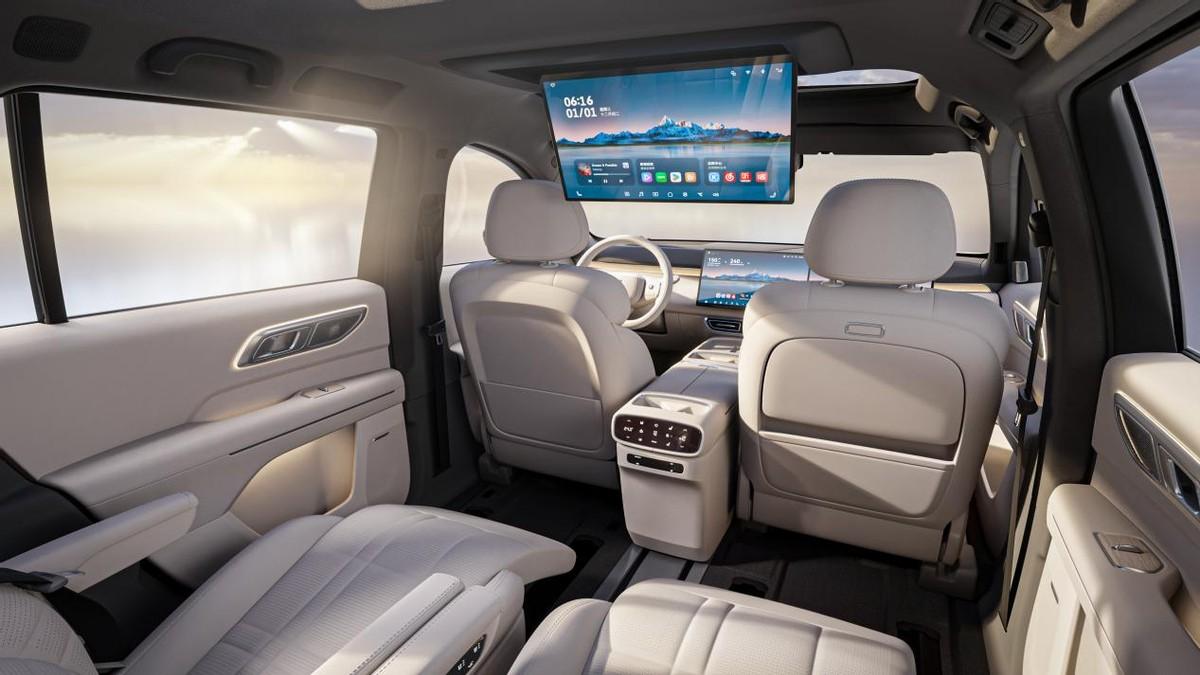 双2.5K巨幕联屏登场 深蓝S09定义视觉革命
一款30-35万的大六座SUV，