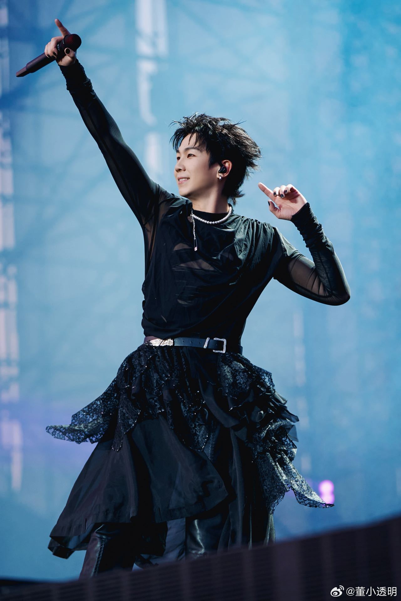 春日舞台滚烫，摇滚信仰不熄。白举纲一开口就是全场嗨爆的时刻，每一段旋律都直击心底