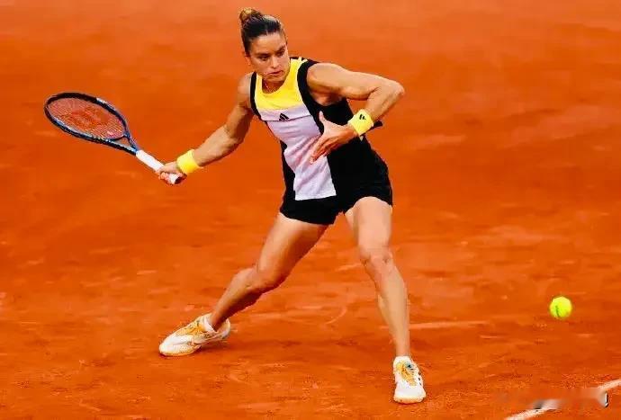 萨卡里又一次大满贯一轮游，成为本届法网第一个被淘汰出局的Top8种子选手，这次她