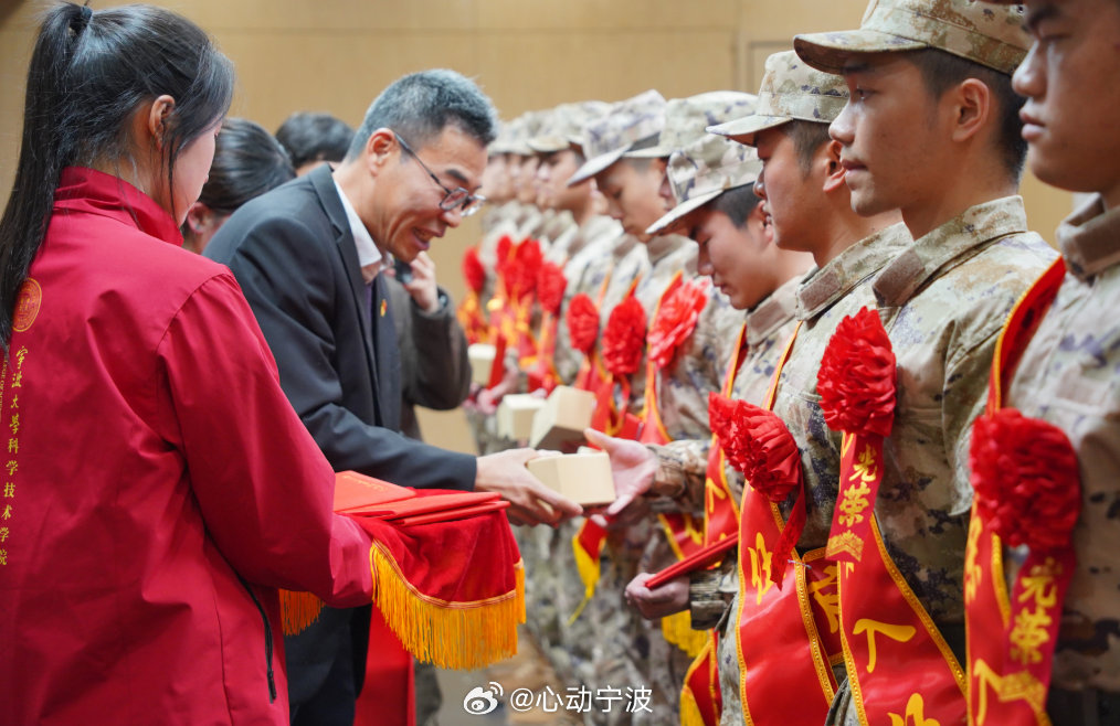 宁波慈溪2名学子二次入伍续写军旅荣光 宁波大学科学技术学院2026年上半年欢送新