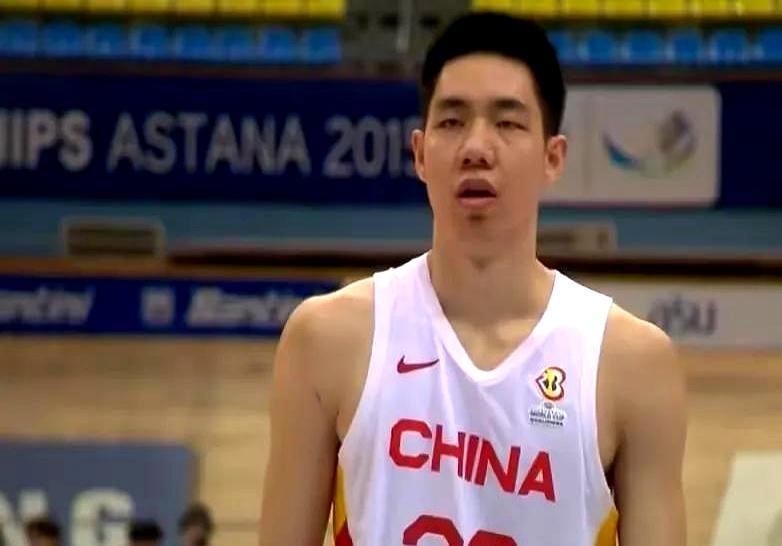 别让朱俊龙单场19分蒙住你的眼。昨晚打台北他扔进5个三分球，全网都在吹男篮锋线救