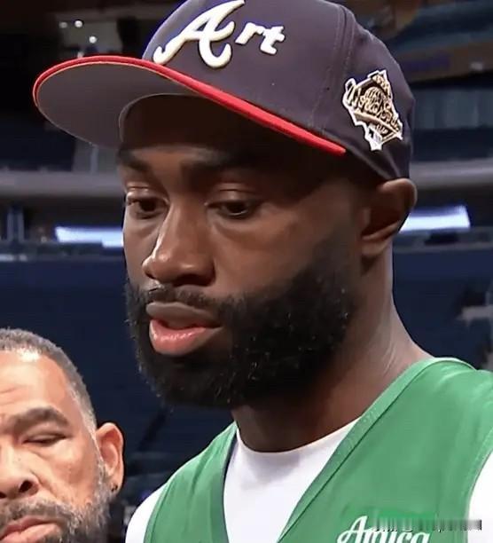 凯尔特人球员，NBA球员工会副主席杰伦-布朗在接受采访时表示：

“随着体育博彩