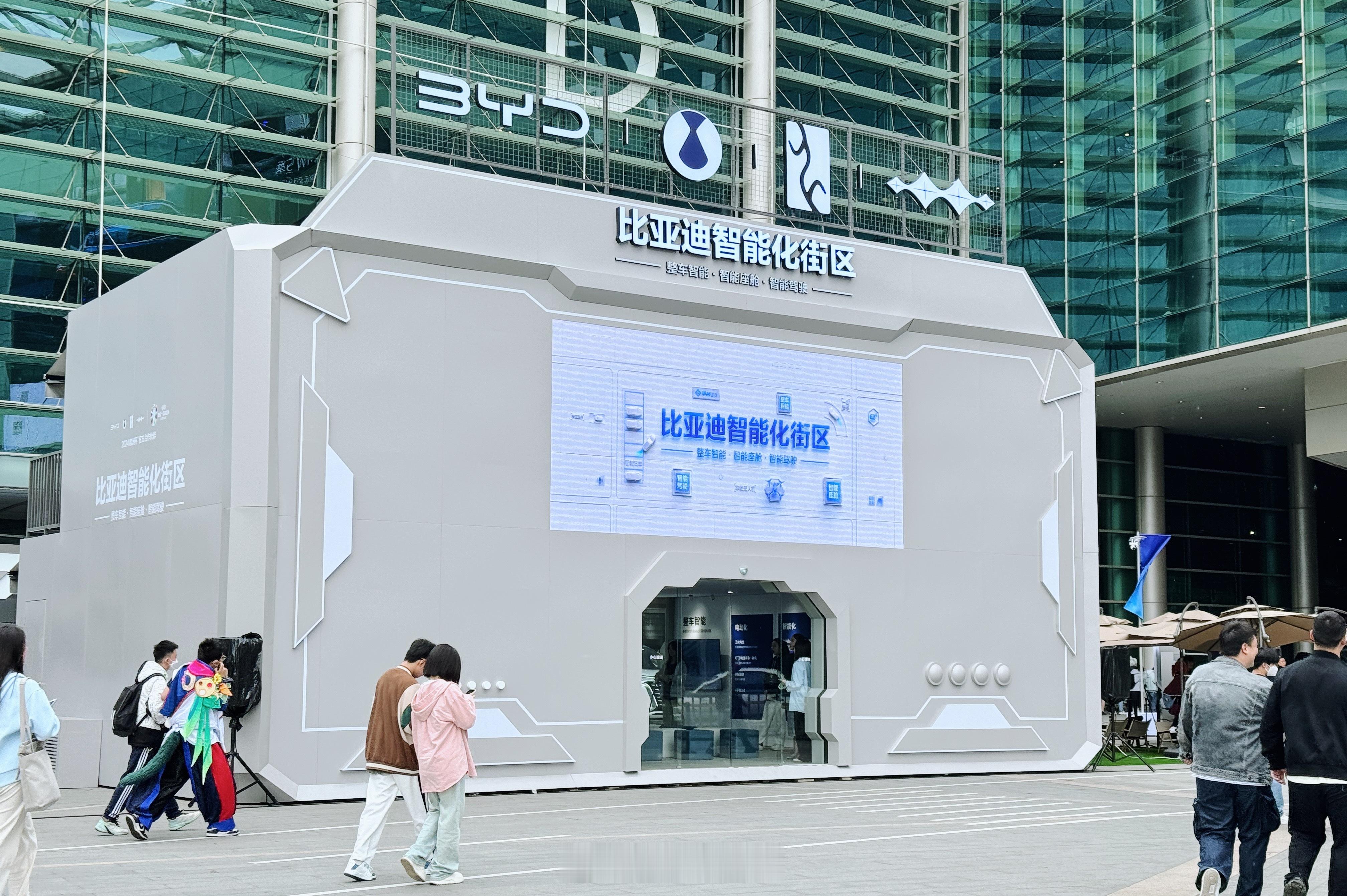 “你一句春不晚，我来到了真江南”昨天趁着五一假期还去苏州玩了一趟，感受了十里山塘