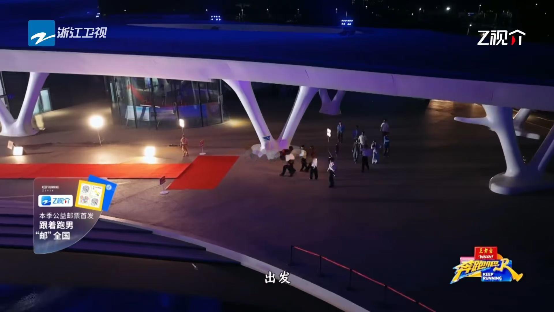 马嘉祺第一个爬上红毯奔跑吧 马嘉祺零帧起手爬红毯的时候我在屏幕前替他尴尬了。但不