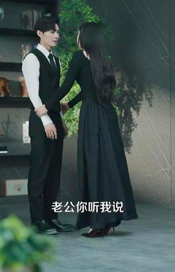 能不能给短剧里的孕妇安排一双平底鞋了​​​