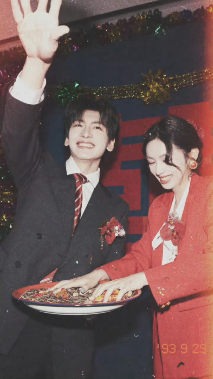 啊啊啊啊妈呀！怎么能落了这个！是我上世纪的豹豹猫猫结婚的快乐溢出屏幕了！！ 