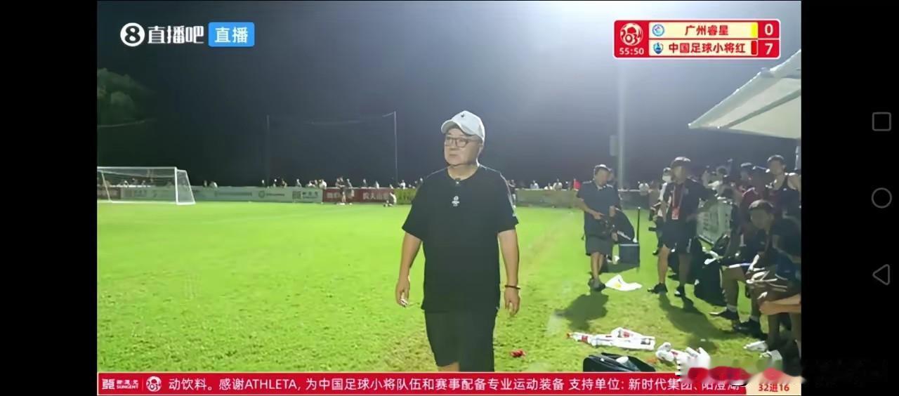 中国足球小将红队迎来第三场32强冲击16强淘汰赛，对手是广州睿星小将。两队实力差