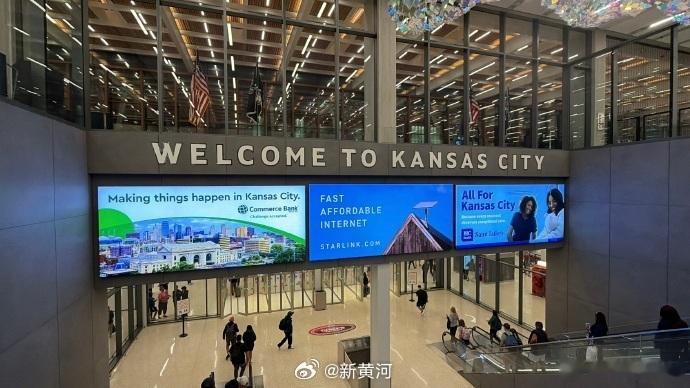 【退钱哥说美国酒店WiFi居然收费】 20日，发文吐槽：飞机延误两小时，来到堪萨