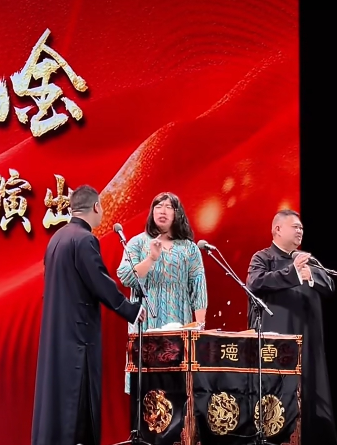 德云社是真有活啊！本来烧饼长得就够丑了，上台演出的时候，大家都当喜剧演员看。结果