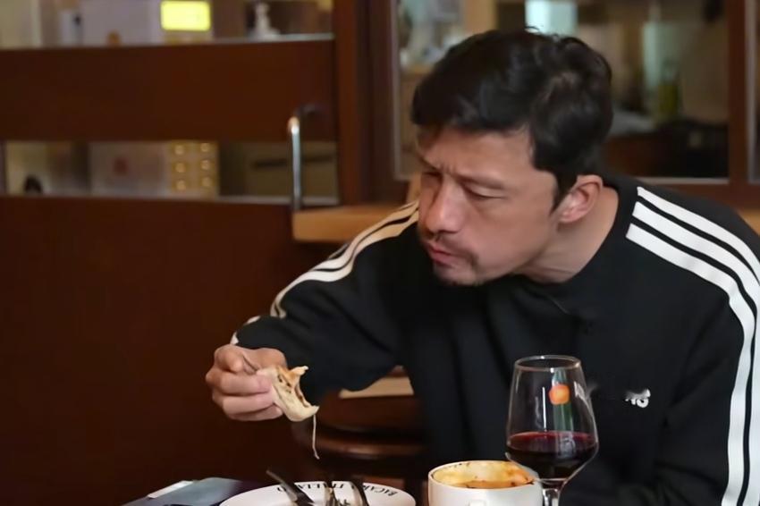 辽宁如果连败会不会邀请海派风格名帅谢晖出山执教？我们看到这是谢晖利用闲暇时间去上