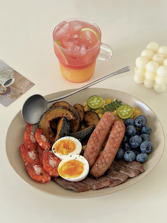 普通人的减脂餐-牛排南瓜虾仁蓝莓沙拉🥗