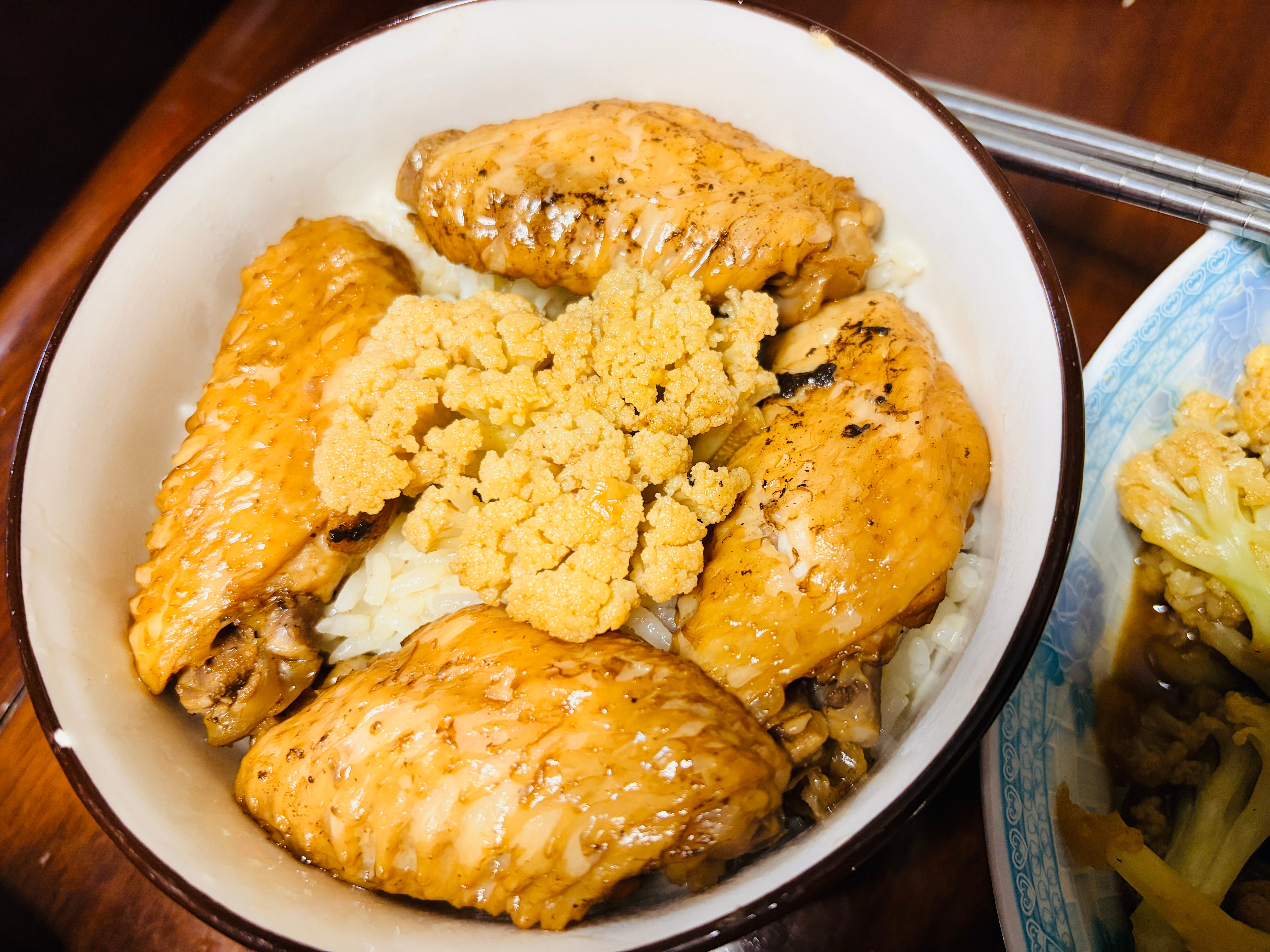 两道新菜，花菜炒肉+可乐鸡翅，再给娃做个拼碗