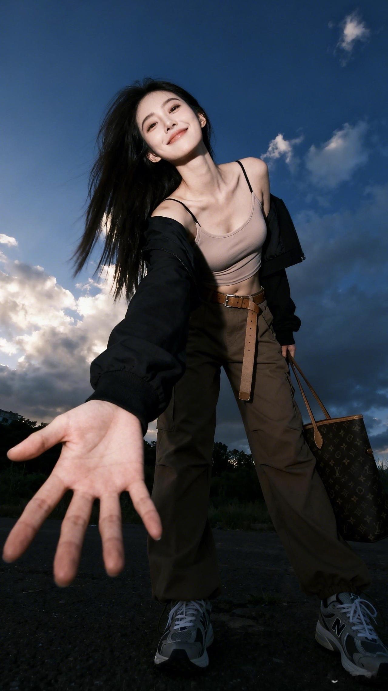 ：很多人终其一生，也无法摆脱命运的纠葛。又有几人能做到一切随心所欲、洒脱自在呢？