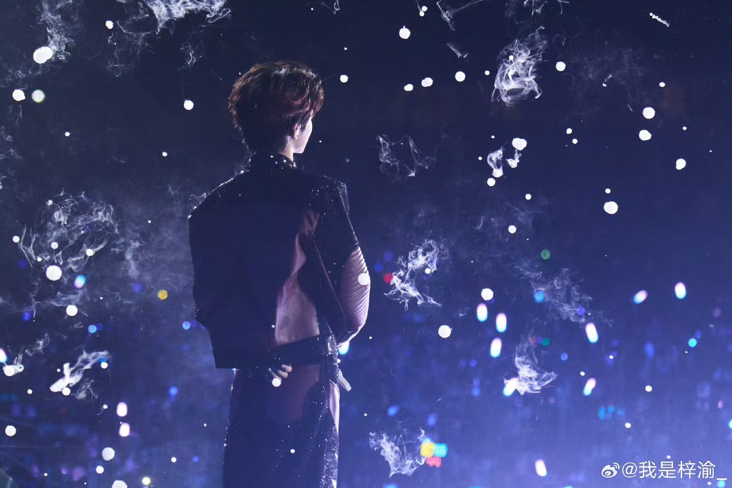 演出超级棒！！！未来的路还很长，我们一起坚定地走下去