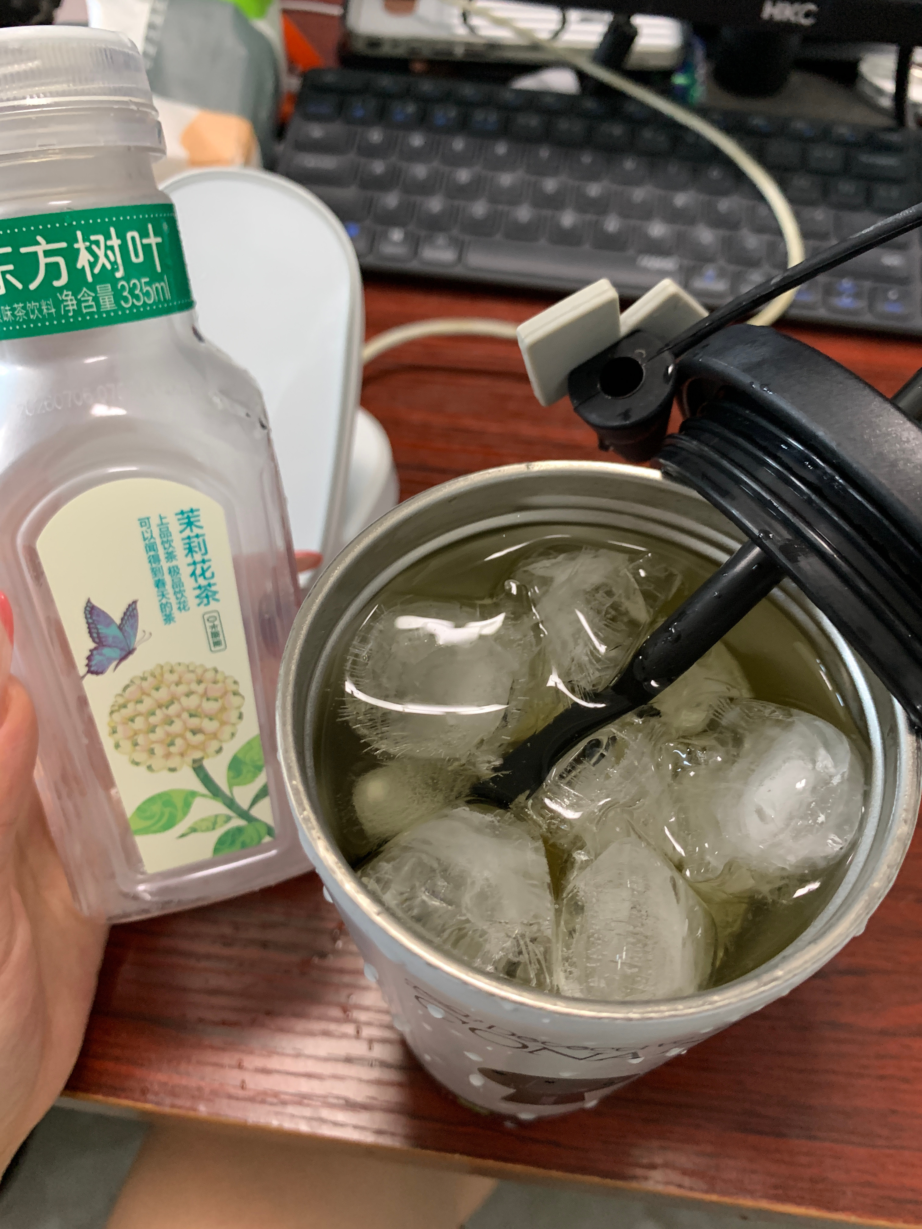 早ﾉ☀周一续命水｜冰镇东方树叶🧊公司自带制冰冰箱也太棒了生活手记