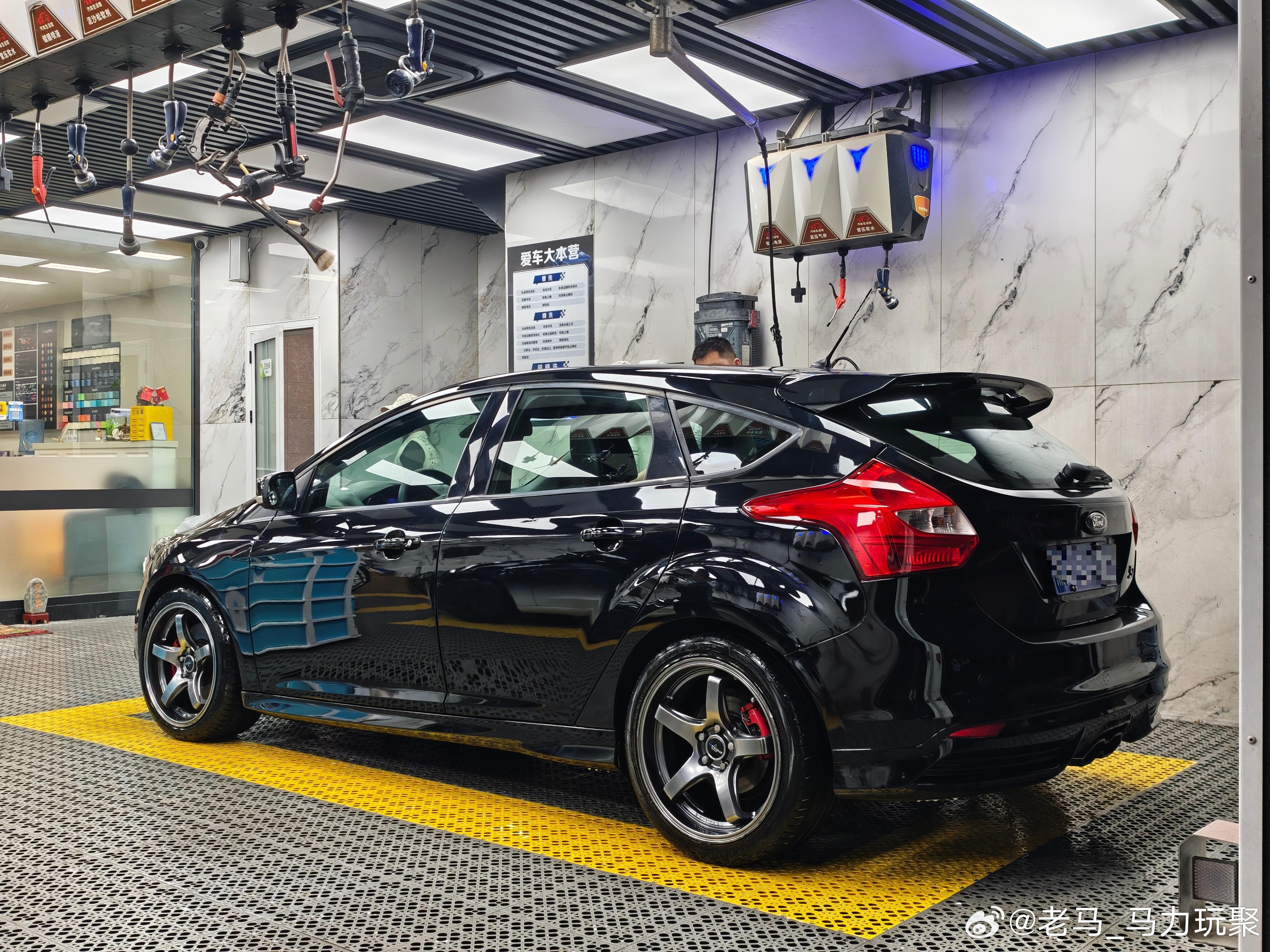 收回来ST这类车还是想恢复”出厂设置”所以斥巨资淘了四条原车ST轮毂到手后又做了