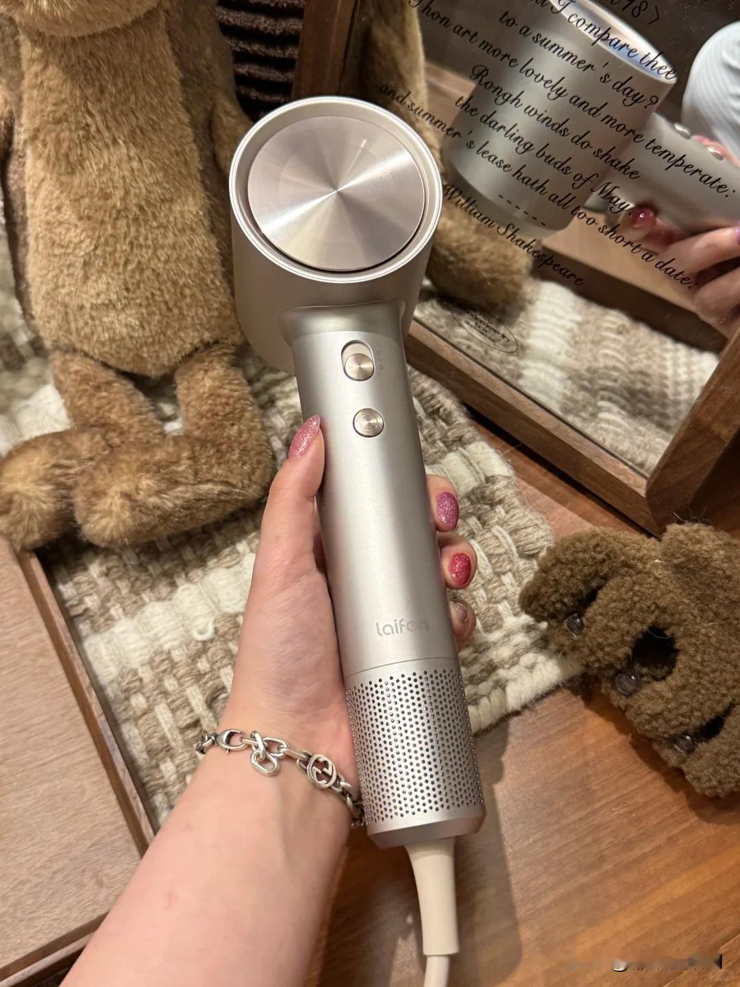 新年礼物我直接选它！徕芬吹风机“顺顺利利”的开年好运！

新年就讲一个“顺”字，