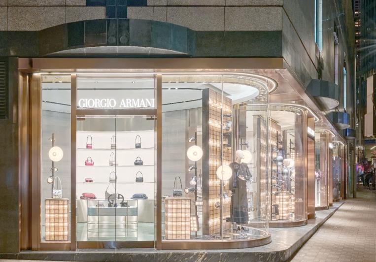 阿玛尼要卖股份了，但这真的是撑不住了吗？

15%的股份，拆成三份，LVMH、欧