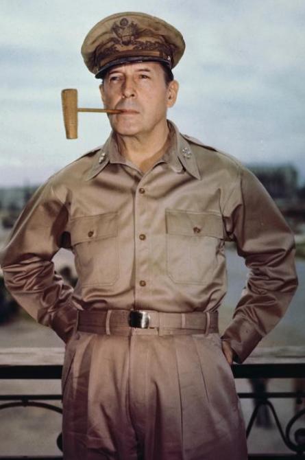 1962年，麦克阿瑟听闻印度跟中国开战了，颇为感慨的说出了一番犀利评论：谁跟中国