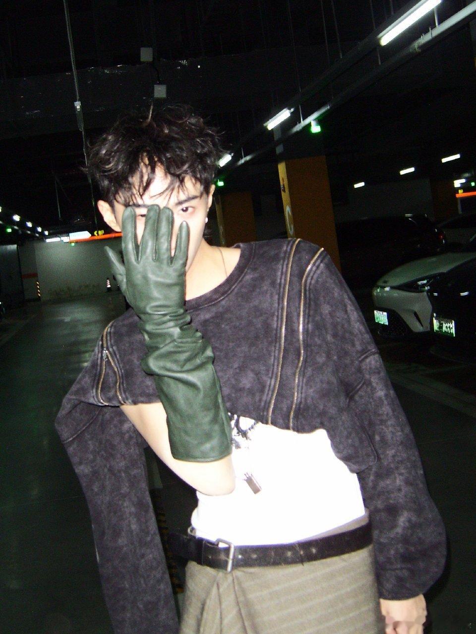 恩利在桃花坞紧急求助五十公里桃花坞桃花坞新名场面来了。恩利紧急求助全网，就怕自己