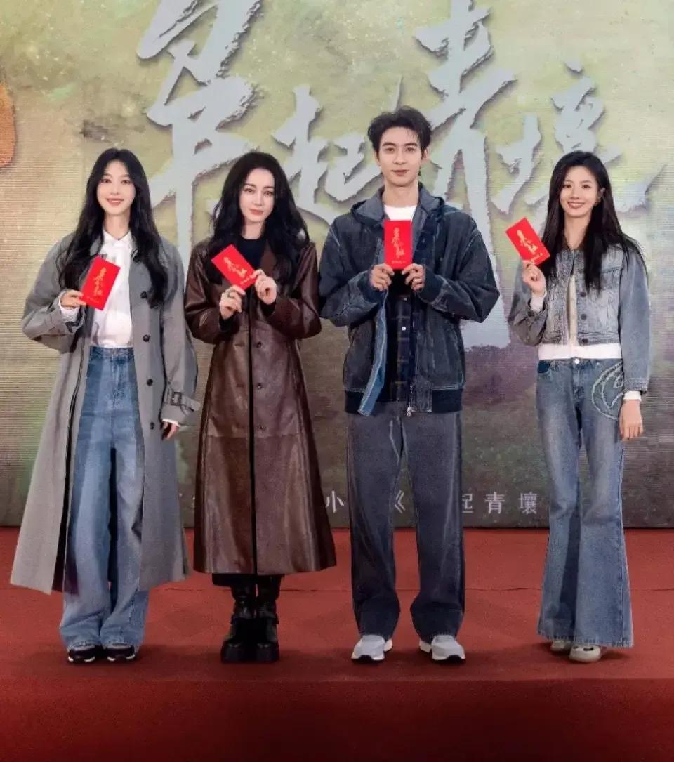 她们是谁呢？太让人眼盲了吧？

热巴新剧的开机照，感觉被P的像油画一样，除了男女