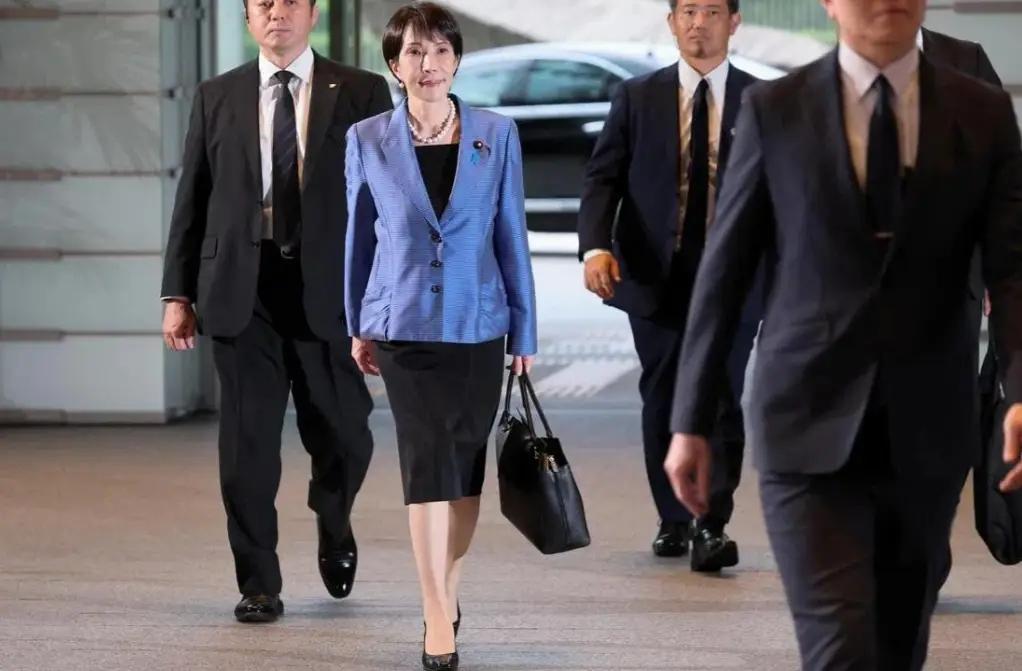 中国提醒别去日本旅游，日官员涉台言论引爆争端，后续动作引人关注。
11月14日晚