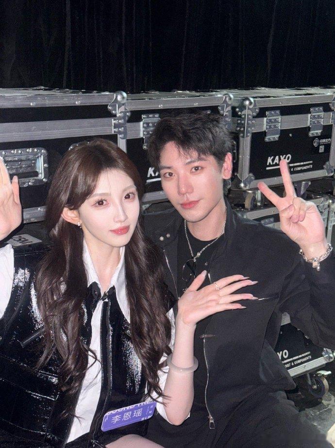 东北人唱歌都孟子义这水平吗谁懂啊！李恩瑶颜值能打，唱《拆穿》却 “大白嗓” 乱飞