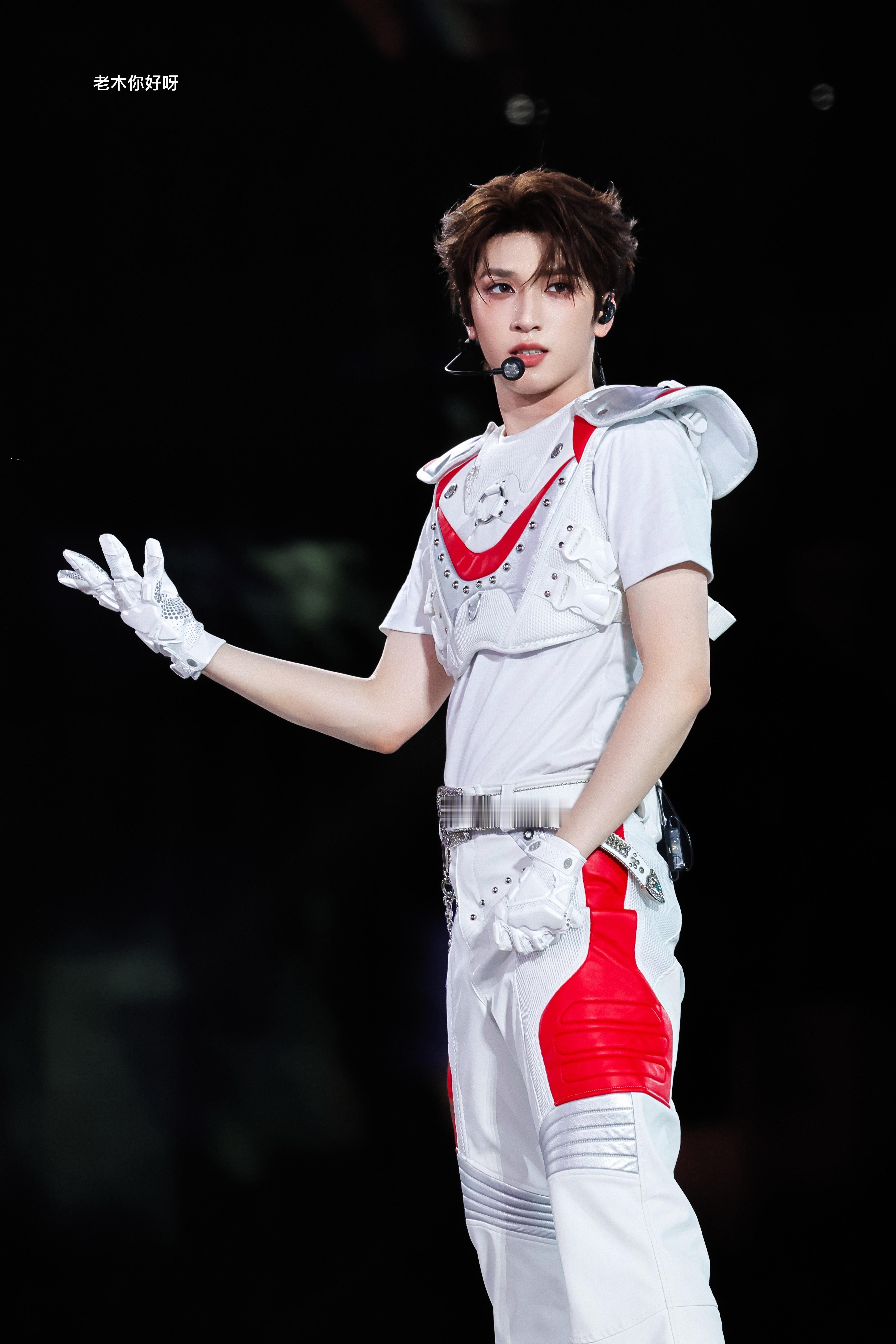 今天更是帅得天神降临了严浩翔🥺🥺🥺cr.logos 